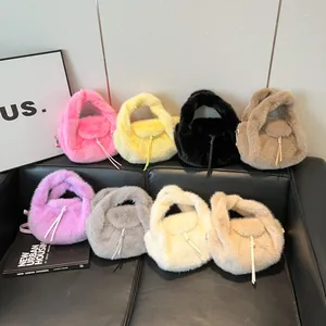 Mini sacs à main chics en fausse fourrure en huit couleurs pour la mode hiver 2025
