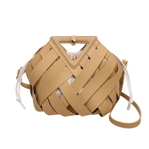 Borsa a tracolla intrecciata kaki con manico triangolare e sacchetto interno con coulisse