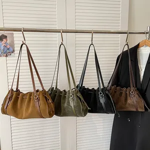 Bolsos tote minimalistas fruncidos en cuatro tonos tierra con correas ajustables