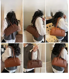 Viste dettagliate di una borsa a spalla in pelle martellata marrone indossata da una modella