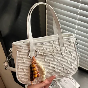 Sac à Main Tissé Matelassé à la Mode pour Femmes en Cuir PU Simple Sac à Bandoulière Avec Charme en Perles de Bois