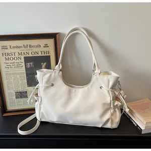 Minimalistische Große Kapazität PU Leder Tragetasche Für Damen Täglich Pendeln Schultertasche Mit Kordelzug Seitentasche Verstellbarer Riemen