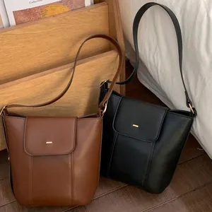 Women Retro PU Leather Bucket Bag Minimalist Flap Shoulder Crossbody Bag With Metal Buckle Fashion Daily Casual Handbag