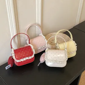 Mini sacs à main à pois avec bordure en dentelle et pompons en peluche en quatre couleurs