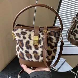 Dames Luipaardprint Nepbont Emmer Tas Vintage PU Leer Patchwork Crossbody Tas Goud Slot Schoudertas Dagelijks Casual Handtas