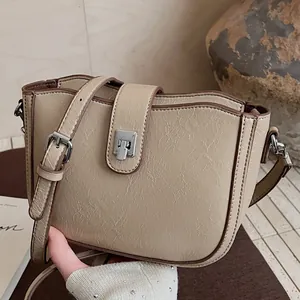 Borsa Sottoascellare da Donna in Pelle PU con Trama a Pieghe Vintage Borsa a Tracolla di Moda con Pendente a Stella in Argento