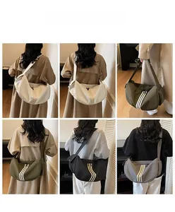 Vues détaillées de sacs à bandoulière en nylon haute capacité en blanc, gris, vert et noir