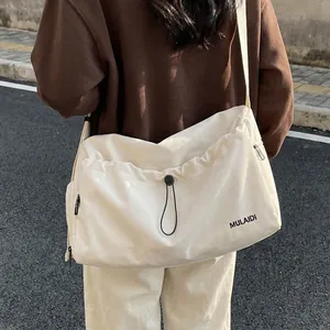 Große cremefarbene Canvas-Reisetasche mit Kordelzug für Damen Fitness und Kurztrips
