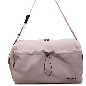Hellrosa wasserdichte Reisetasche mit verstellbarem Gurt für Sport und Fitness