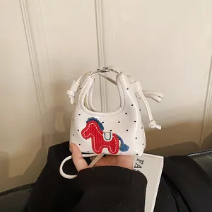 Mini borsa a mano bianca a pois per bambina con ricamo a cavallo e coulisse laterali