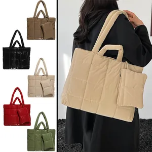Set de sacs cabas matelassés avec petite pochette assortie en cinq couleurs vives