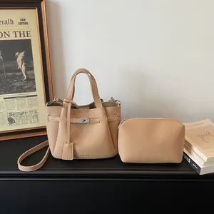 Ensemble Sac Seau et Pochette en Cuir Synthétique Grain de Litchi pour Femmes Sac à Main Urbain Simple avec Bandoulière
