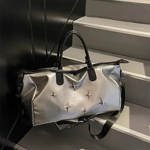 Sac à main argenté grande capacité avec clous en étoile et bandoulière noire pour femme