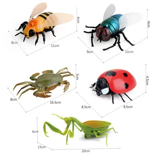 Set di giocattoli insetti a infrarossi con modelli di ape mosca granchio e coccinella