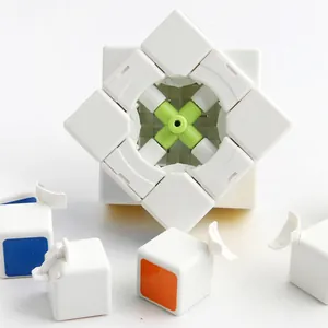 Interne Struktur eines 3x3 Lernwürfels mit Mittelachse und weißen Kunststoffteilen