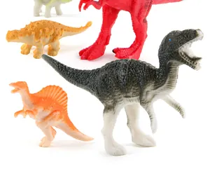 Detaillierte Ansicht realistischer Dinosaurier-Hauttexturen auf bunten Kunststoff-Urzeittieren