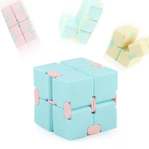 Set di cubi infiniti in colori pastello per alleviare lo stress e la messa a fuoco