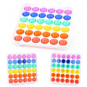 Regenbogen Pop-it Anti-Stress-Spielzeug mit 36 Silikonblasen im weißen Rahmen