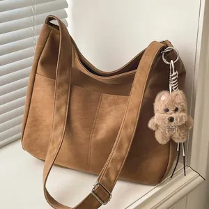 Grand Sac à Bandoulière Hobo Vintage Femme Rétro Mat en Cuir PU Sac Cabas Quotidien Navettage Sac Sacoche Avec Pendentif Ours