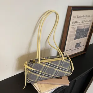 Retro plaid large capacity shoulder bag with classic check pattern and tassel details