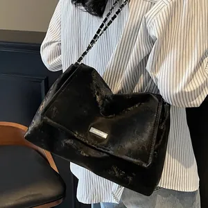 Sac à Épaule Minimaliste en Cuir PU pour Femmes Chaîne Rabat Texturé Sac Bandoulière Mode Navette Grand Sac à Main Tote