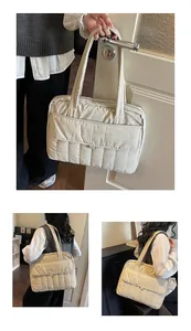 Detail der beige gesteppten Tragetasche mit vorderer Pattentasche und matter Stoffstruktur