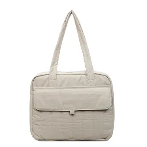 Bolso bandolera acolchado beige para portátil y oficina con correa ancha ajustable