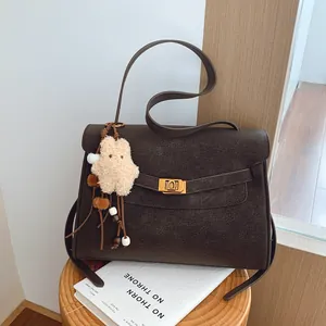 Vintage Matte PU Leather Underarm Tote Bag For Women 2026 Spring Luxury Shoulder Crossbody Bag With Plush Pendant Solid Color Topstitching Commuting Bag