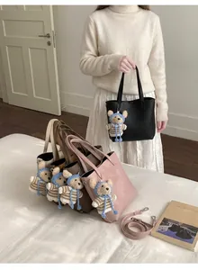 Sacs seau à motif litchi en plusieurs couleurs avec d'adorables oursons tricotés
