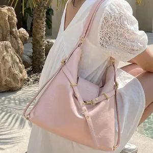 Zaino tote di lusso in pelle rosa con finiture dorate e spallacci versatili donna