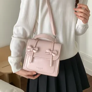 Sac à dos rose clair élégant pour femme avec nœuds décoratifs et style preppy chic