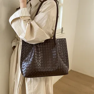 Grand sac cabas en cuir tressé marron idéal pour le bureau et l'usage quotidien