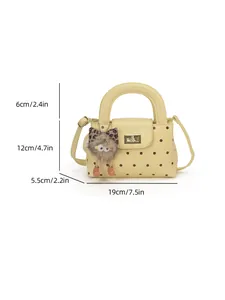 Maße der Polka-Dot-Handtasche: 19 cm Länge, 12 cm Höhe und 5,5 cm Breite im Detail gezeigt
