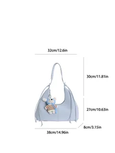 Guide des tailles du sac hobo bleu clair avec dimensions 38x27x8cm et breloque ourson