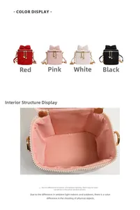 Détail des mini sacs matelassés avec broderie coeur et décoration de nœud chic