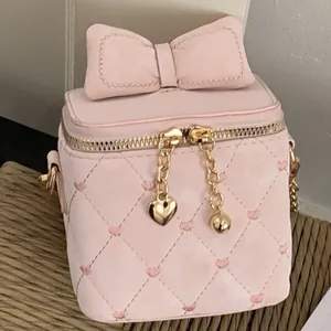 Mini Sac Bandoulière Femme Cœur Matelassé Cuir PU Petit Sac Carré Avec Nœud Décoratif Chaîne Or Mode Doux