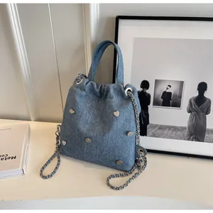 Sac Seau en Denim Vintage pour Femmes Clous en Cœur Cordon Sac Fourre-Tout Avec Bandoulière Chaîne Sac à Bandoulière Décontracté Mode