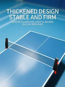 Detail van draagbaar uitschuifbaar tafeltennisnet met verstelbare klemmen en nylon vlechtwerk
