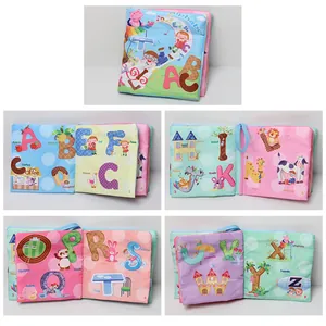 Vues détaillées du livre en tissu alphabet pour bébé avec lettres et illustrations colorées