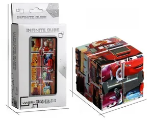 Detail view of the Infinite Cube toy and packaging with dimensions 4x4x4cm