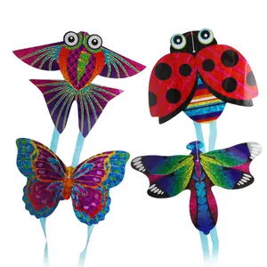 Lot de quatre cerfs-volants colorés effet laser insectes et hibou pour enfants