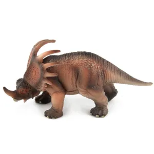 Detaillierte Seitenansicht eines Styracosaurus-Dinosaurierspielzeugs mit realistischen Schuppen