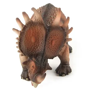 Detaillierte Draufsicht des Styracosaurus Dino-Spielzeugs mit realistischer Haut