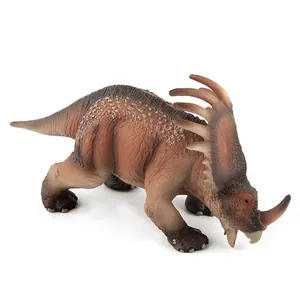 Detailansicht der Styracosaurus-Dinosaurier-Figur mit realistischer Hauttextur und Hörnern