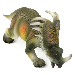 Detaillierte Draufsicht einer Styracosaurus Saurier-Figur mit realistischer Hauttextur und Hörnern