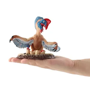 Detailansicht der Oviraptor-Dinosaurierfigur mit Nest und Eiern zur Größenansicht