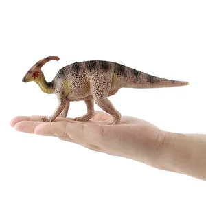 Detaillierte Makroansicht der Parasaurolophus Dinosaurier Spielzeugfigur auf der Hand