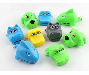 Détails de porte-clés mini requins et crocodiles colorés en plastique de couleurs variées