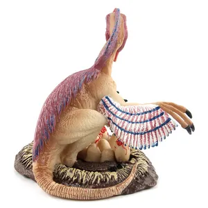 Detailliertes Oviraptor-Dinosauriermodell mit farbigen Federn und Eiern im Nest