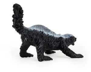 Figurine de blaireau miel réaliste avec texture de fourrure et couleurs noir argent